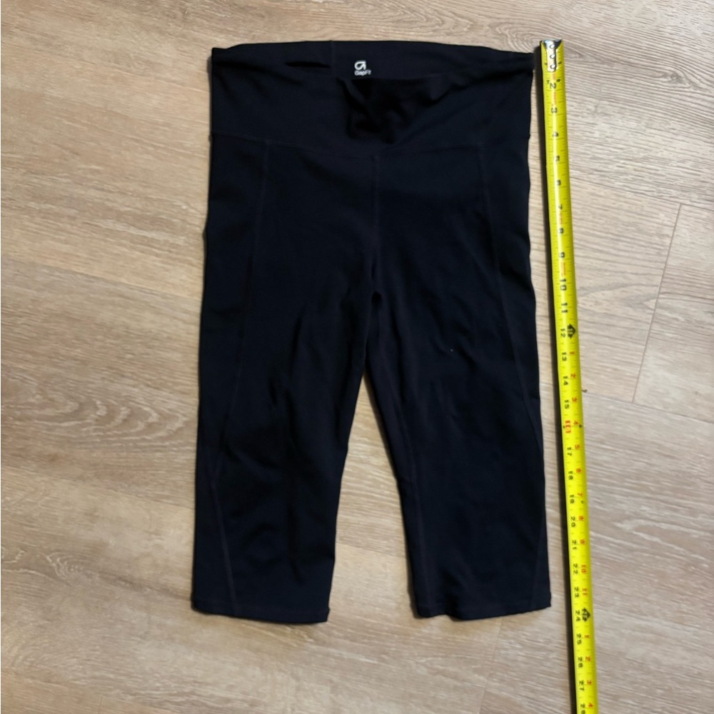 GAP Black Capri Leggings